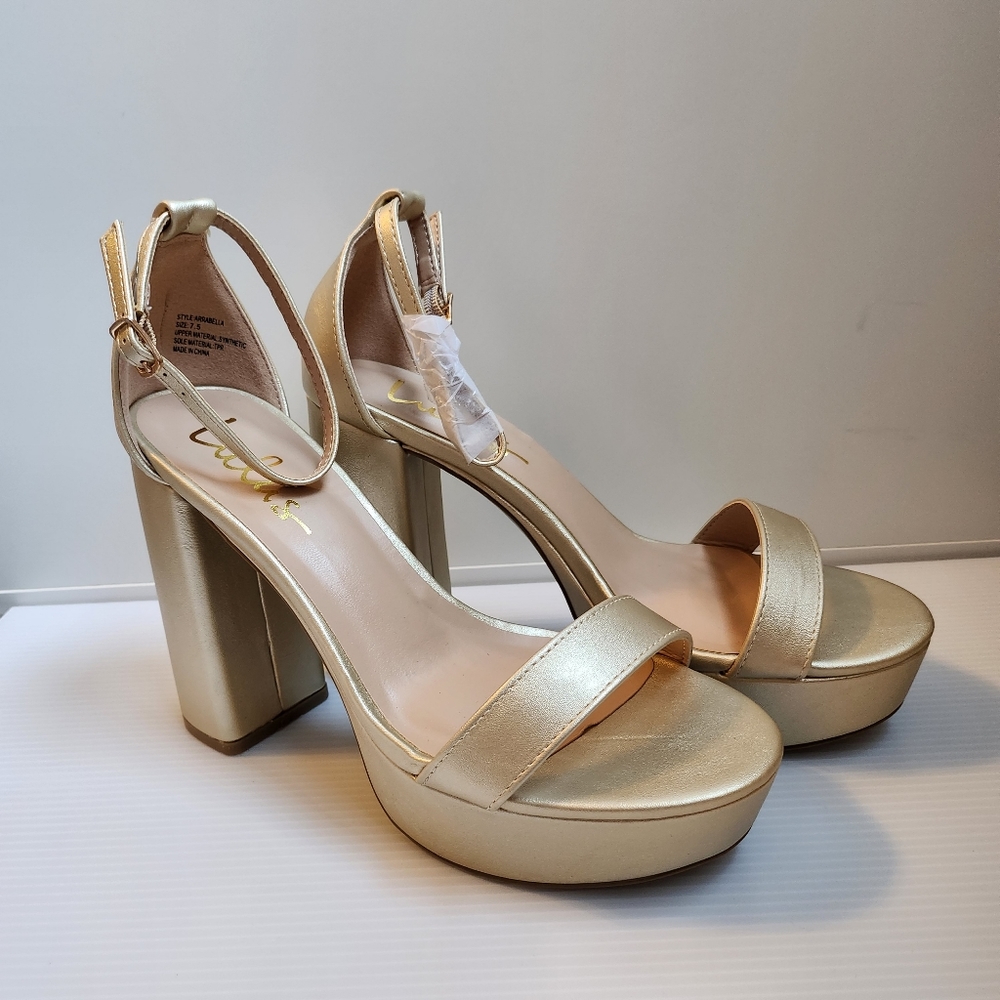 Lulu's Arrabella Chunky Gold Metallic Strappy Platform Heel Size 7.5